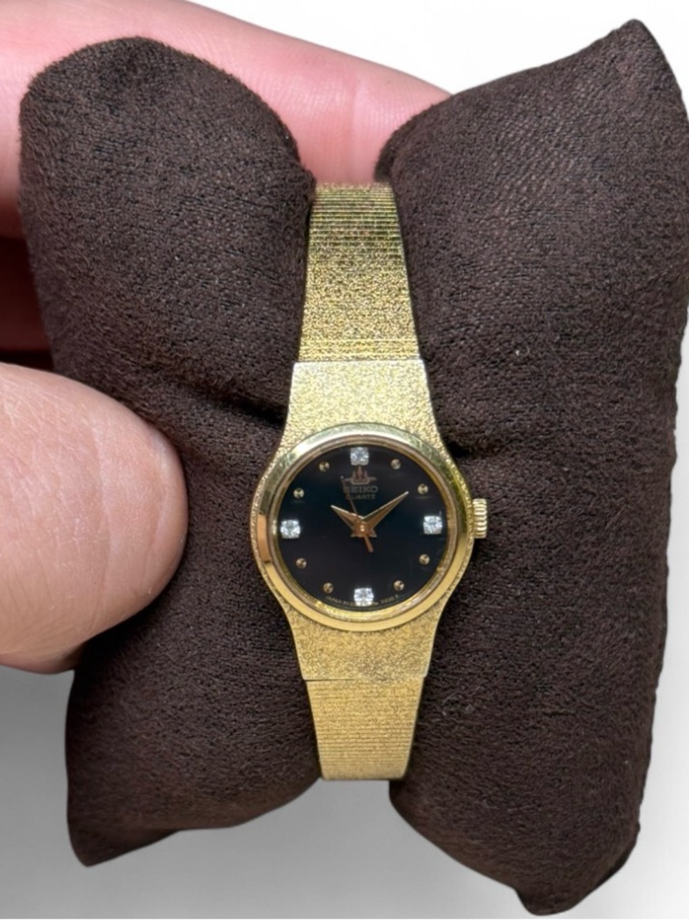Vintage Seiko 8Y21-0020 Japan Ladies Gold Tone Watch Black Dial for Parts Repair